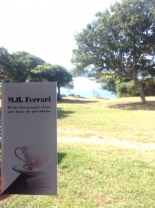 Boire les nuages dans une tasse de porcelaine de M.H Ferrari